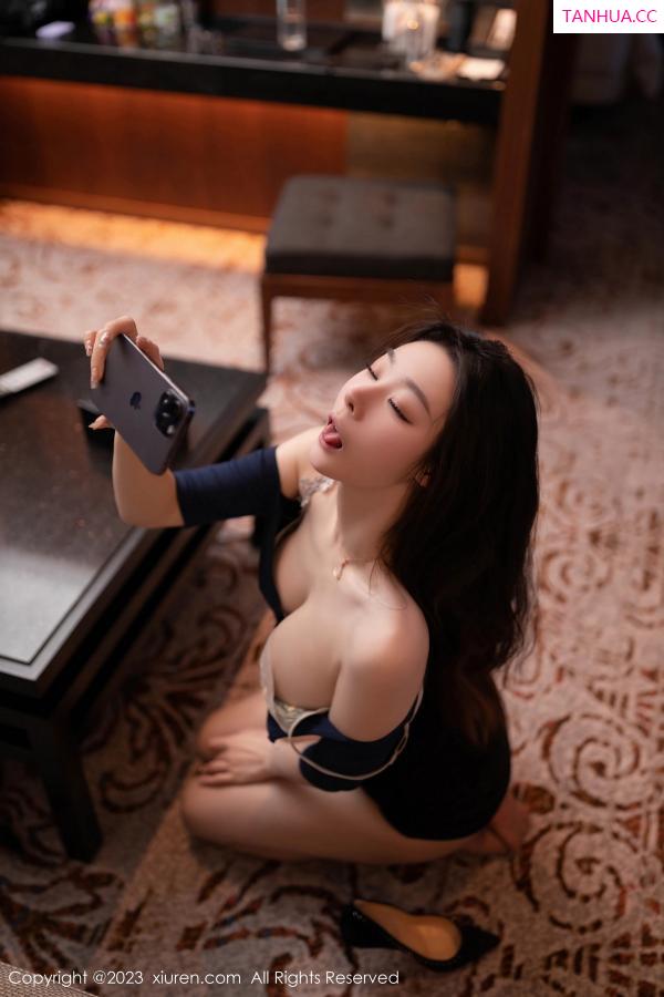 逗逗DouDou  [XiuRen]高清写真图 2023.11.02 No.7604 小逗逗 丝袜美腿第31张图片